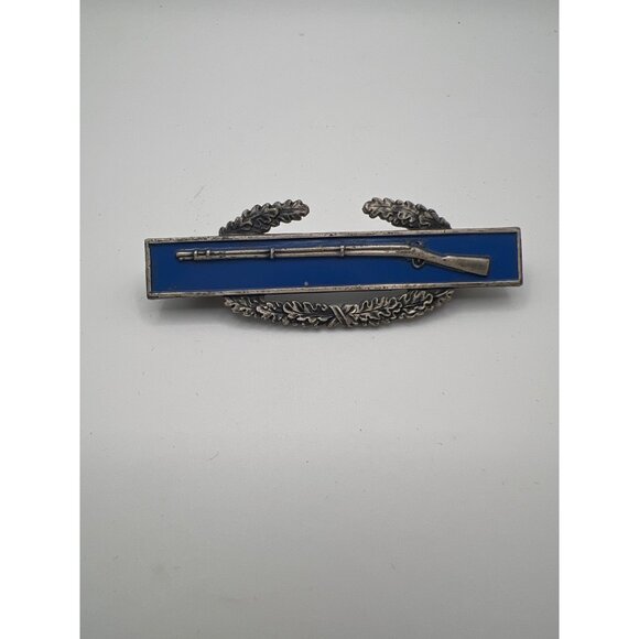 Vintage WWII Pin Combat Infantry Rifle Pin Clutch Back Military - Picture 1 of 3